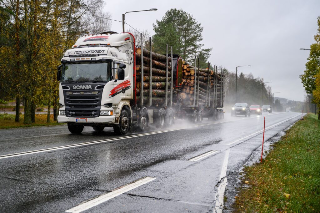 raskas liikenne, 10-tie, valtatie, autoja