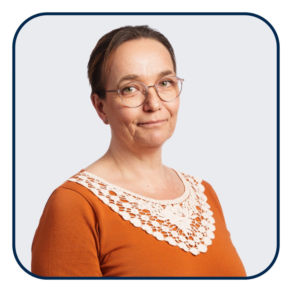 nainen, hymyilee, henkilökuva