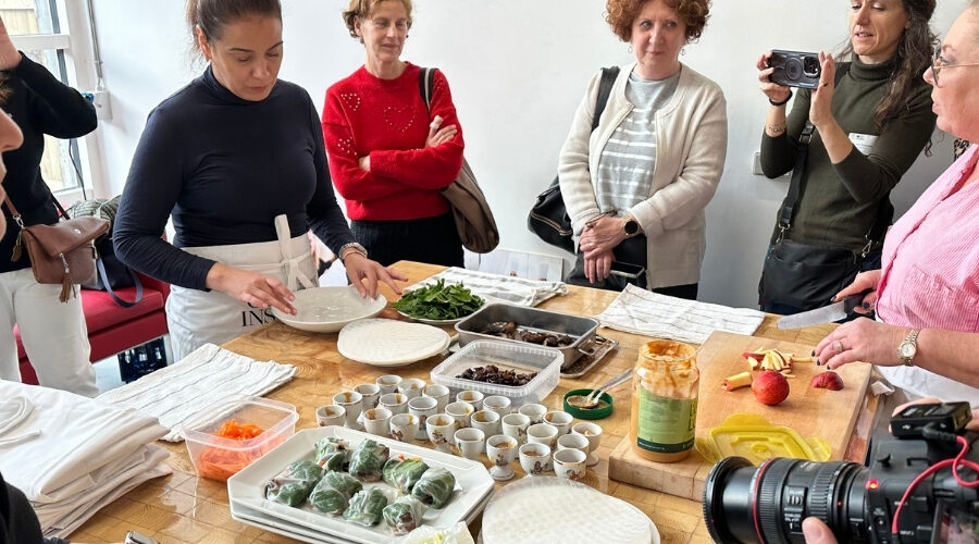 ihmisiä, ruokaa, valokuvaaja